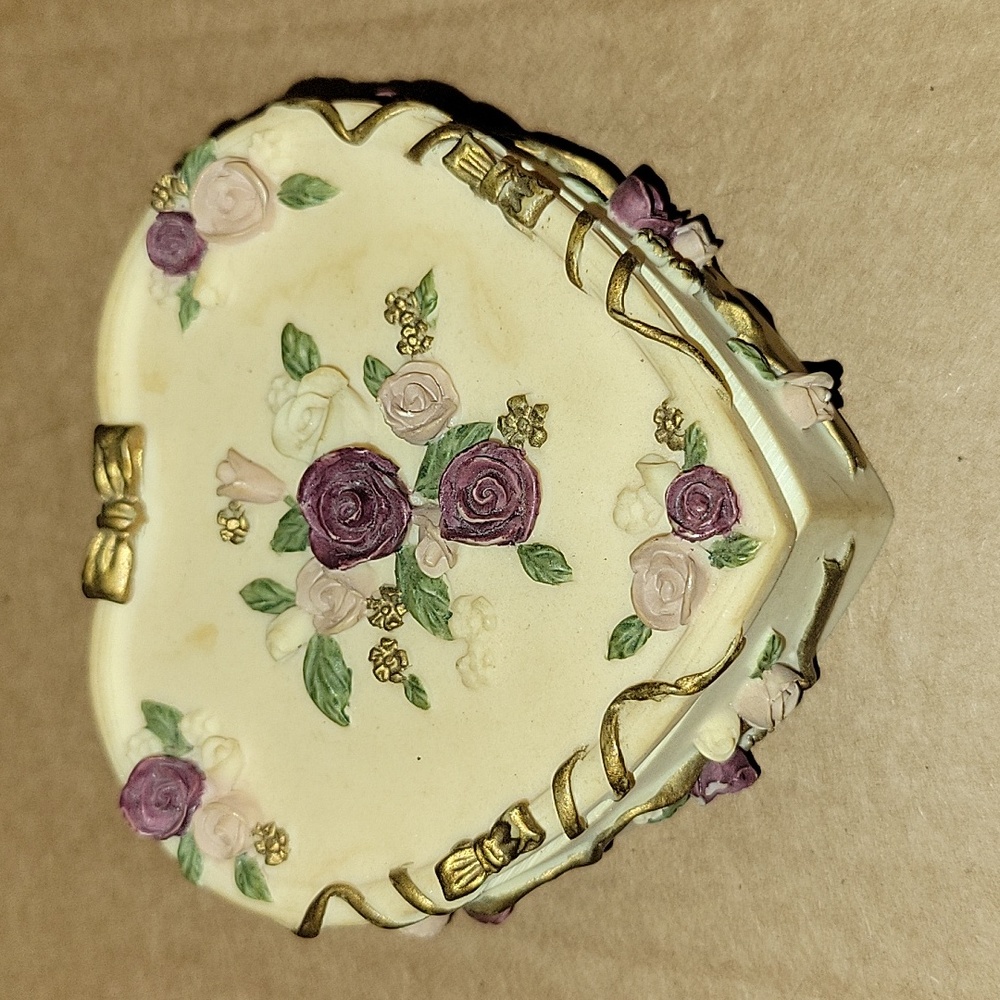 Vintage dezine trinket box